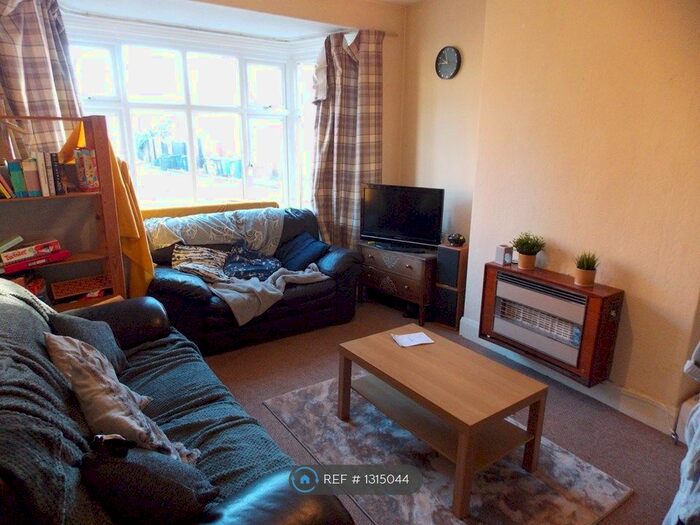 2 Bedroom Flat To Rent In Whitefield Terrace, Newcastle Upon Tyne NE6