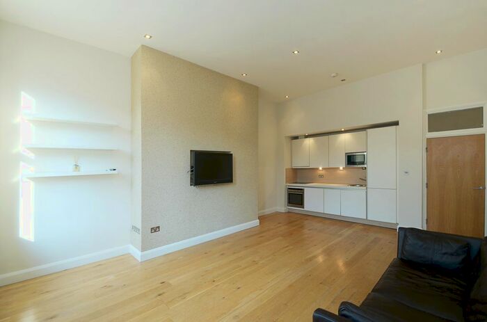 3 Bedroom Flat To Rent In Nevern Square, London, SW5