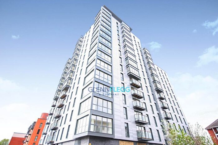 2 Bedroom Flat To Rent In Railway Terrace, Slough, Berkshire, SL2