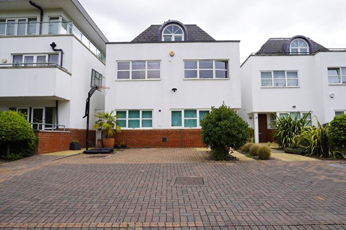 5 Bedroom Detached House To Rent In Finchley, London, N3
