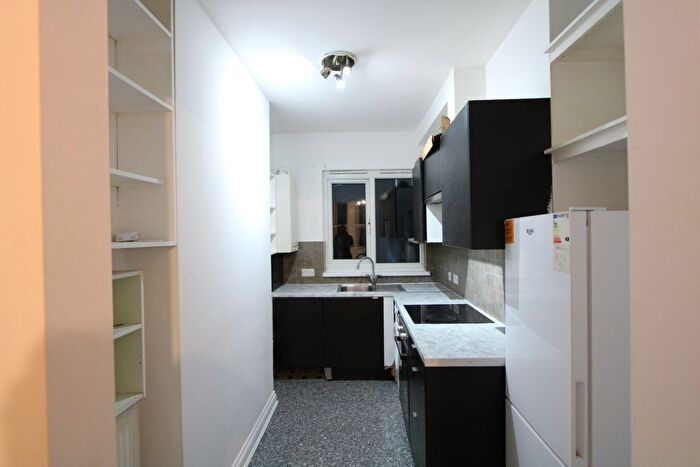 1 Bedroom Flat To Rent In Dunraven Road, Shepherds Bush, W12