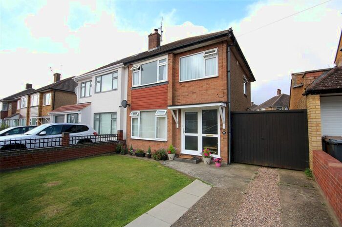 3 Bedroom Semi-Detached House To Rent In Langford Drive, Luton, LU2