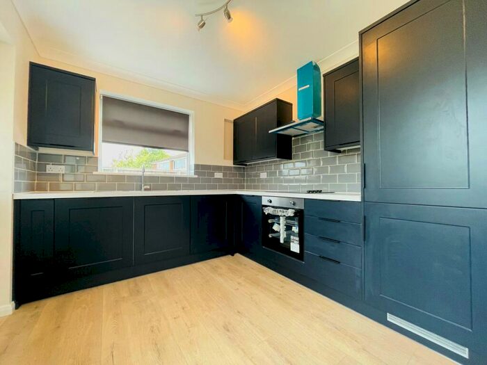 3 Bedroom Bungalow To Rent In London Road, Newington, ME9