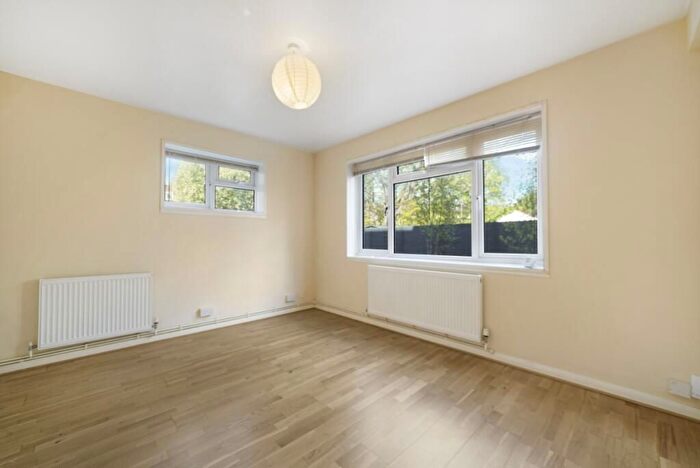 1 Bedroom Flat For Sale In Tollington Park, London, N4