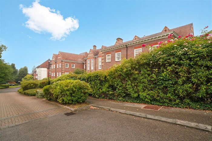 2 Bedroom Flat To Rent In Langton House, Cottage Close, HA2