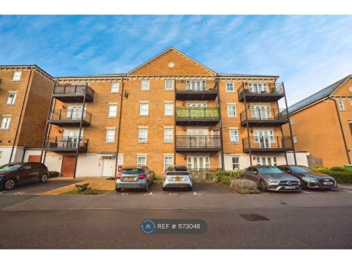 2 Bedroom Flat To Rent In Zircon Court, Erith, DA8