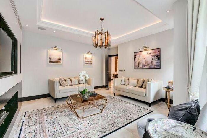 3 Bedroom Flat To Rent In Parkside, Knightsbridge, London, City Of Westminster, SW1X