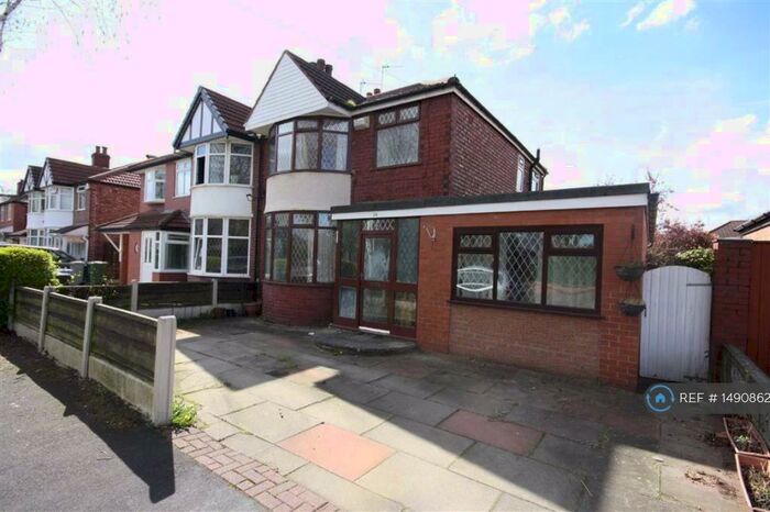 4 Bedroom Semi-Detached House To Rent In Central Avenue, Sale, M33