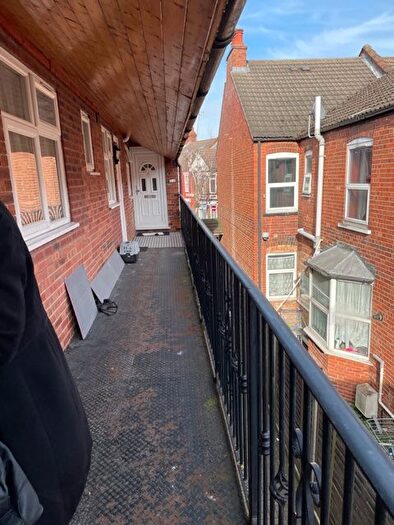 1 Bedroom Flat To Rent In Hazelbury Crescent, Luton, LU1