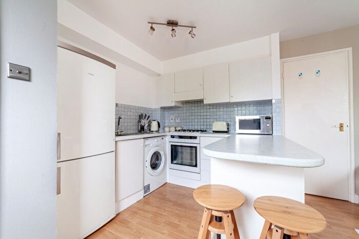 1 Bedroom Flat To Rent In Asher Way, London, E1W