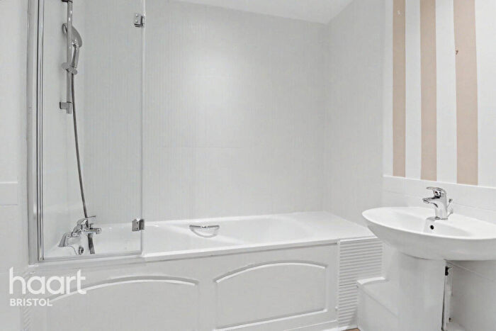 2 Bedroom Apartment To Rent In Deanery Road, Bristol, BS1