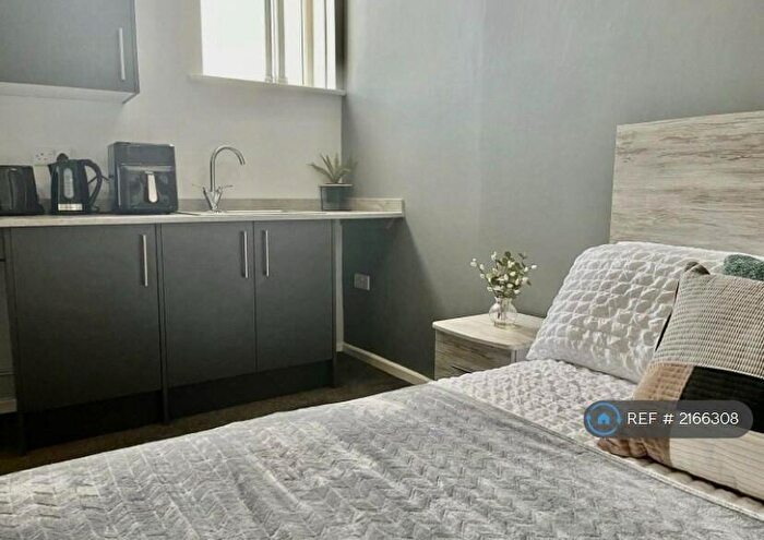 Studio To Rent In Stile Common Road, Huddersfield, HD4