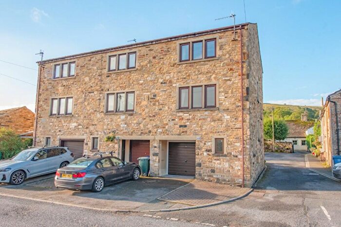 2 Bedroom Town House For Sale In Meadow Lane, Cononley, BD20
