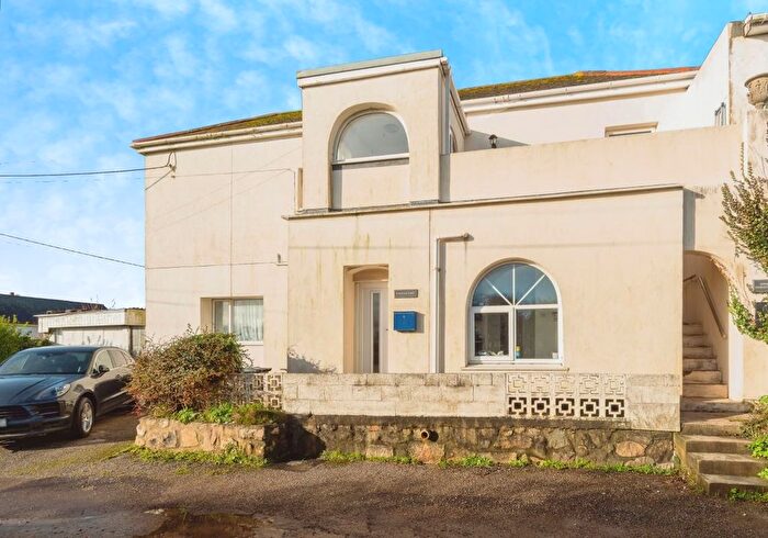 1 Bedroom Flat For Sale In Upper Fairholme, Perranuthnoe, Penzance, Cornwall, TR20