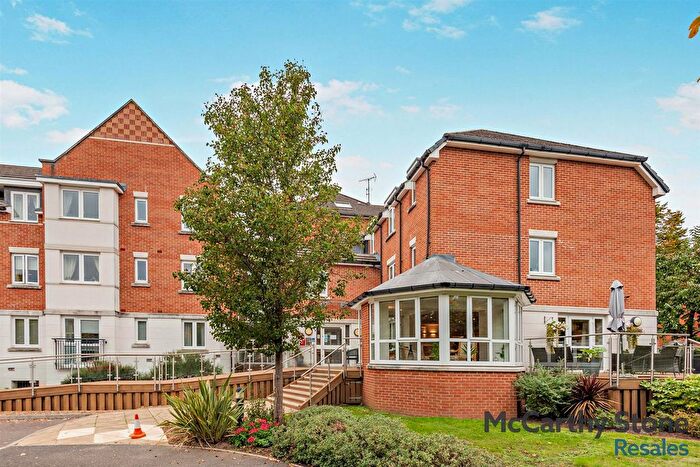 1 Bedroom Flat For Sale In Abbotsmead Place, Caversham, Reading, RG4