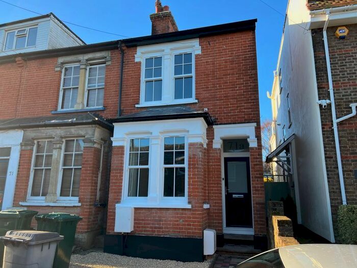 4 Bedroom Semi-Detached House To Rent In Sebright Road, Barnet, EN5