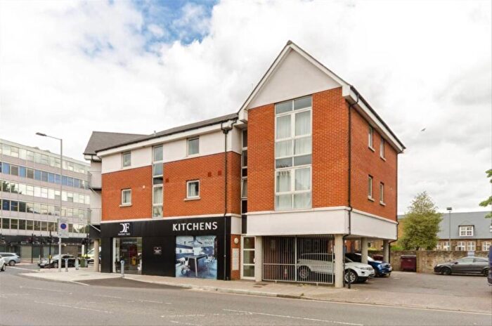 2 Bedroom Flat To Rent In Cambridge Road, Kingston Upon Thames, KT2