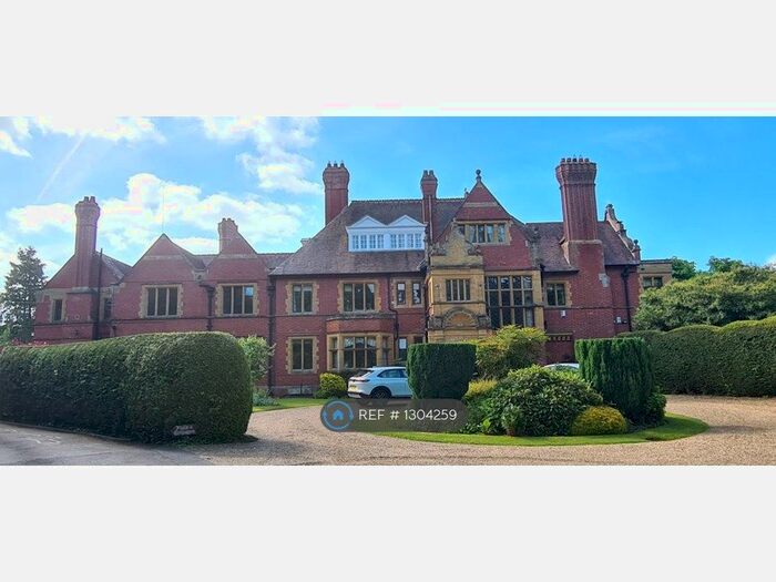 4 Bedroom Flat To Rent In Pewsham House, Chippenham, SN15