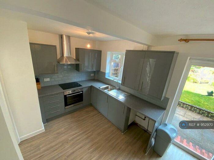 4 Bedroom Semi-Detached House To Rent In Beech Grove, Guildford, GU2