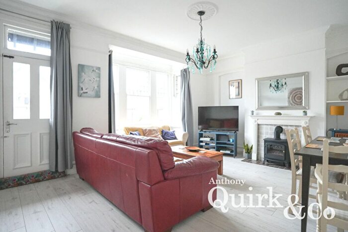 3 Bedroom Maisonette To Rent In Retreat Road, Westcliff-On-Sea, SS0