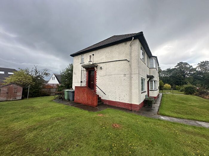 2 Bedroom Flat To Rent In Rothbury Gardens, Leeds, West Yorkshire, LS16