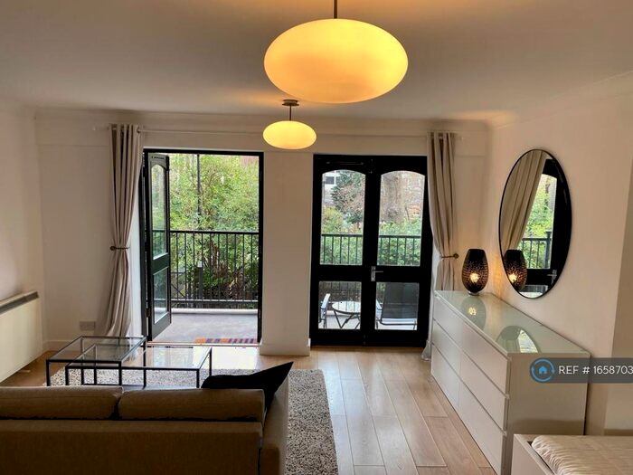 Studio To Rent In George Leybourne House, London, E1