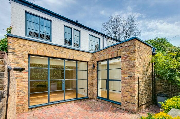 2 Bedroom Terraced House To Rent In Ramsden Road, London, SW12