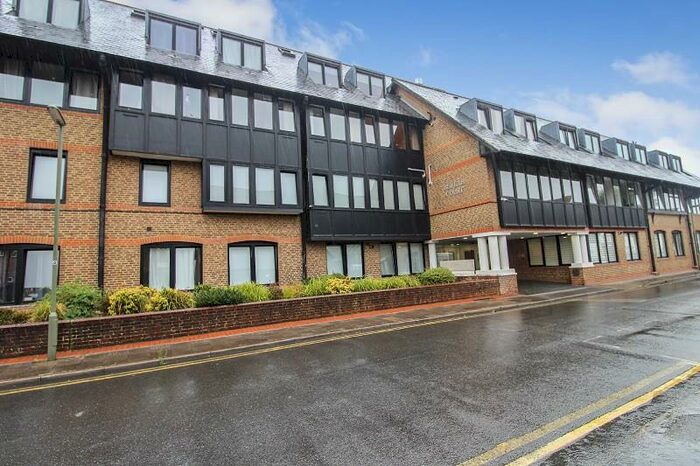 1 Bedroom Flat To Rent In Albert Road, Horley, Surrey., RH6