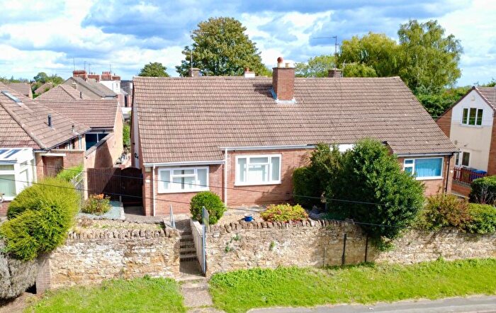 2 Bedroom Semi-Detached Bungalow For Sale In High Hill Avenue, Rothwell, Kettering, NN14