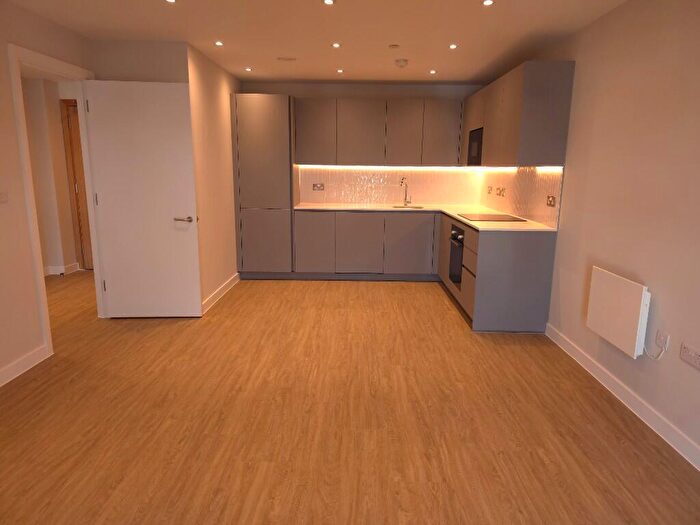 1 Bedroom Apartment To Rent In Emporium House East, Alloway Courtyard, Weldale Street, Reading, RG1