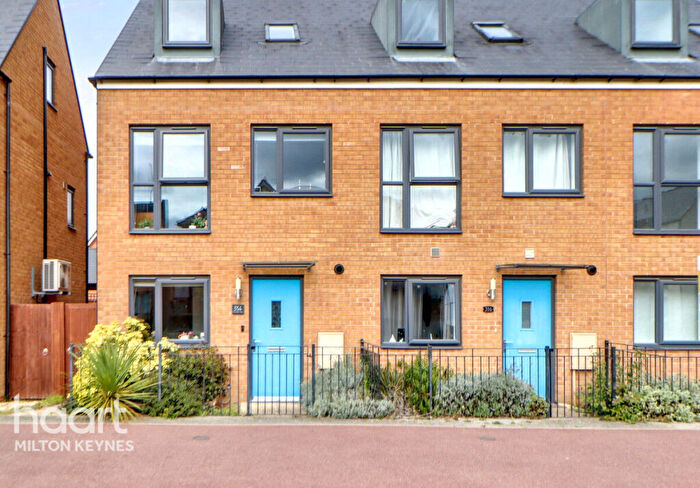 4 Bedroom End Of Terrace House For Sale In Countess Way, Brooklands, MK10