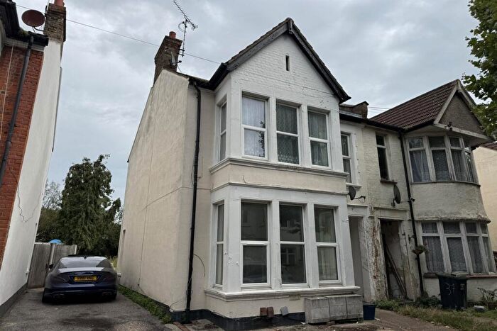 1 Bedroom Flat To Rent In Bedroom Ground Floor Flat In Westcliff On Sea, SS0