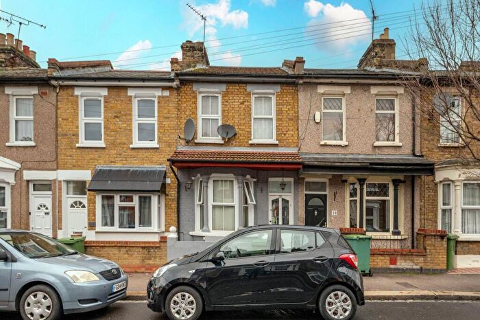 2 Bedroom House For Sale In Pitchford Street, Stratford, London, E15