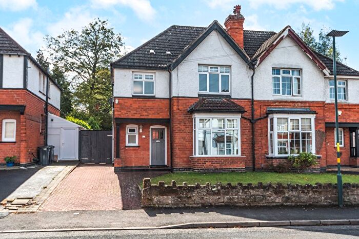 4 Bedroom Semi-detached House For Sale In Staple Hall Road, Birmingham, West Midlands, B31