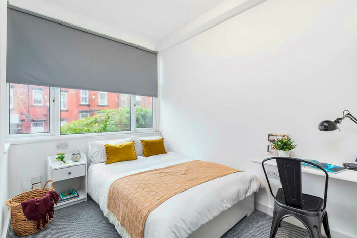5 Bedroom House To Rent In Talbot Mount, Leeds, LS4