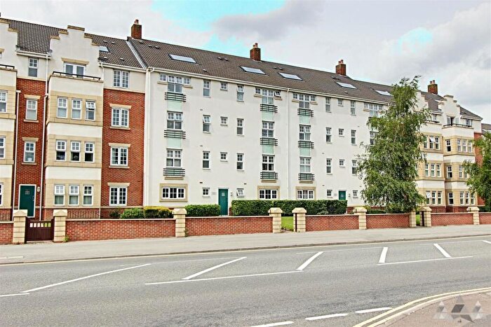 2 Bedroom Apartment To Rent In Linacre House, Archdale Close, Chesterfield, Derbyshire, S40