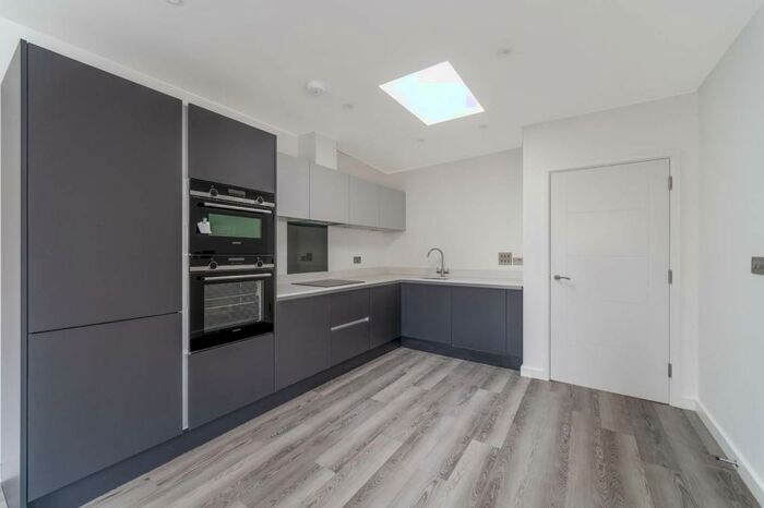 2 Bedroom Flat To Rent In Bowdon House, Purley, CR8