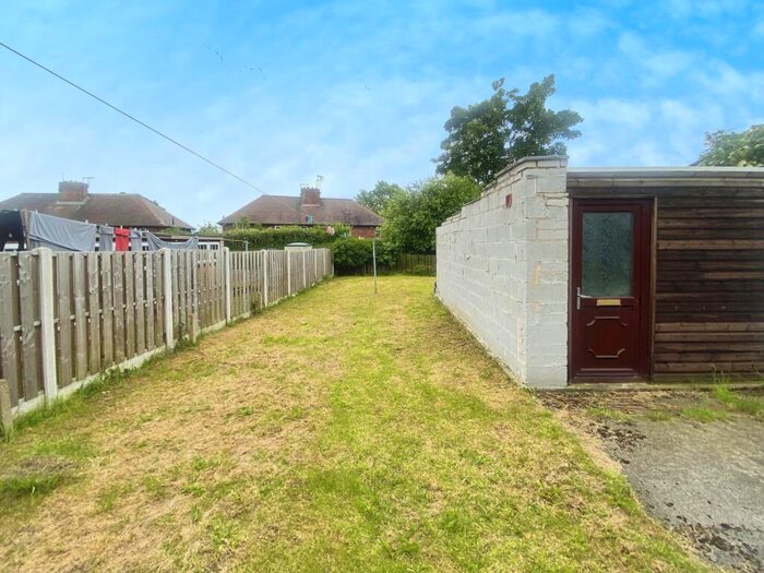 2 Bedroom Semi-Detached House For Sale In Yew Lane, Sheffield, S5