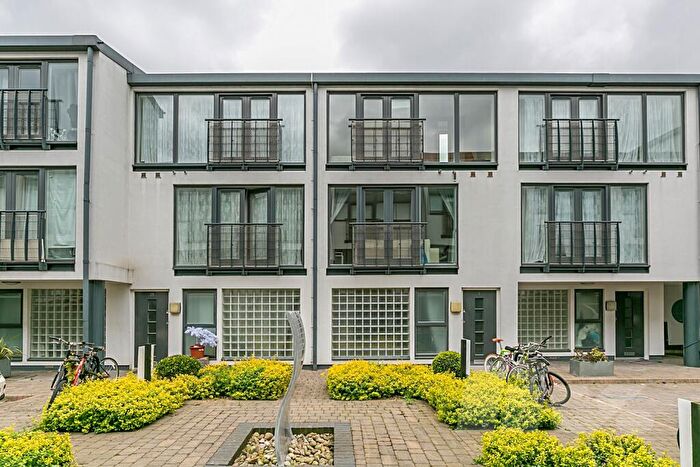 4 Bedroom Mews To Rent In Artisan Quarter, Wellington Road, Kensal Green, NW10