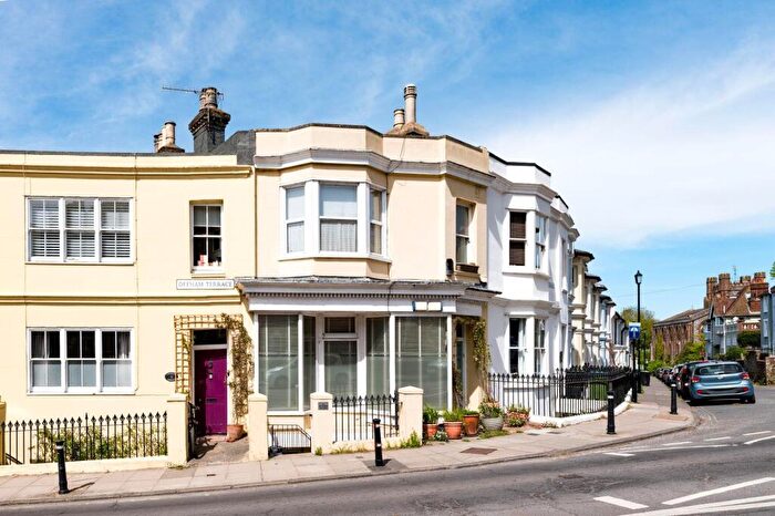 2 Bedroom Flat For Sale In St. Johns Terrace, Lewes, BN7
