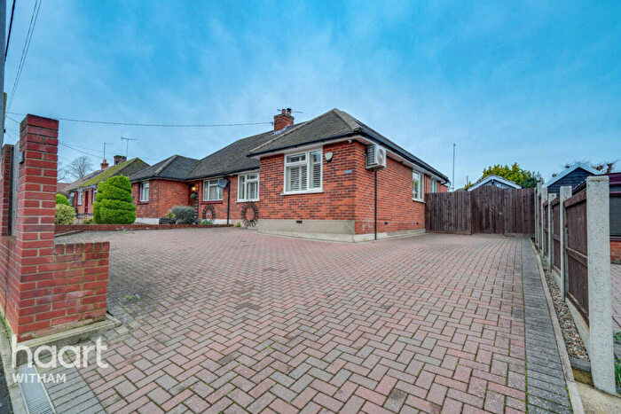 3 Bedroom Semi-Detached Bungalow For Sale In Maltings Lane, Witham, CM8