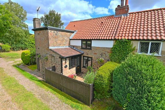 2 Bedroom End Of Terrace House For Sale In Plompton Square, Harrogate, HG5