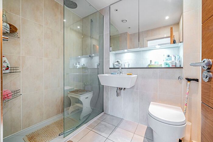 2 Bedroom Flat For Sale In Station Road, Henley-On-Thames, Oxfordshire, RG9