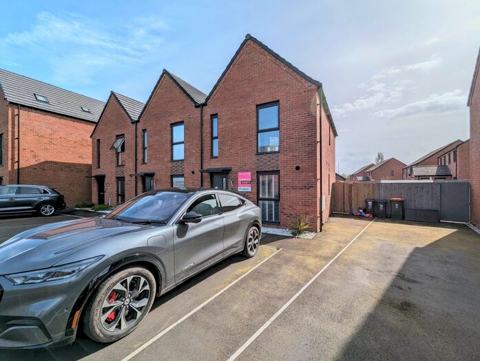 3 Bedroom End Of Terrace House To Rent In Bessemer Drive, Newport, NP19
