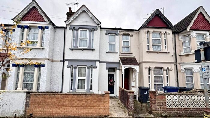 3 Bedroom Terraced House For Sale In Orchard Avenue, Southall, UB1