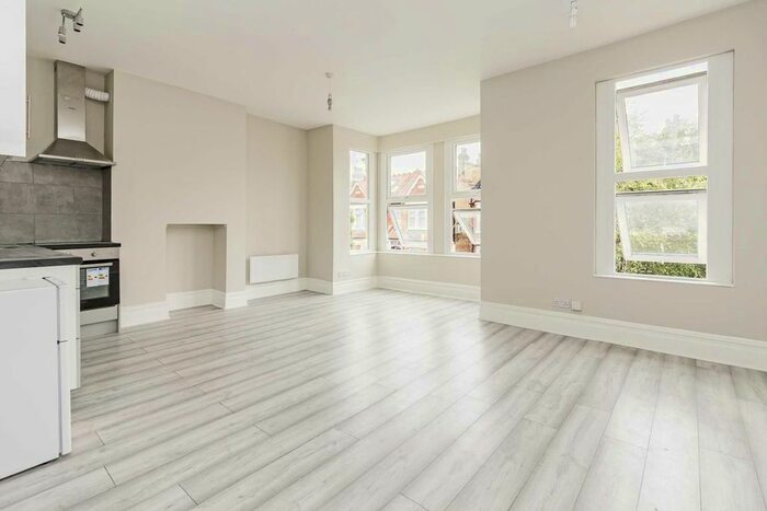 1 Bedroom Flat To Rent In Princes Avenue, London, N3