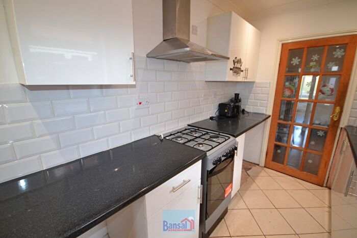 3 Bedroom Terraced House To Rent In Hearsall Lane, CV5