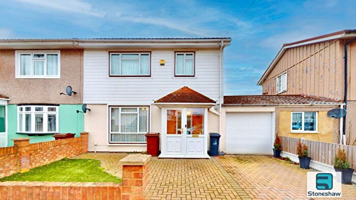 3 Bedroom Semi Detached House For Sale In Brook Avenue, Dagenham, RM10
