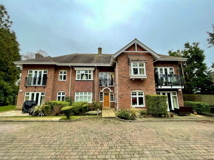 2 Bedroom Flat To Rent In Beaufoys Avenue, Ferndown, BH22