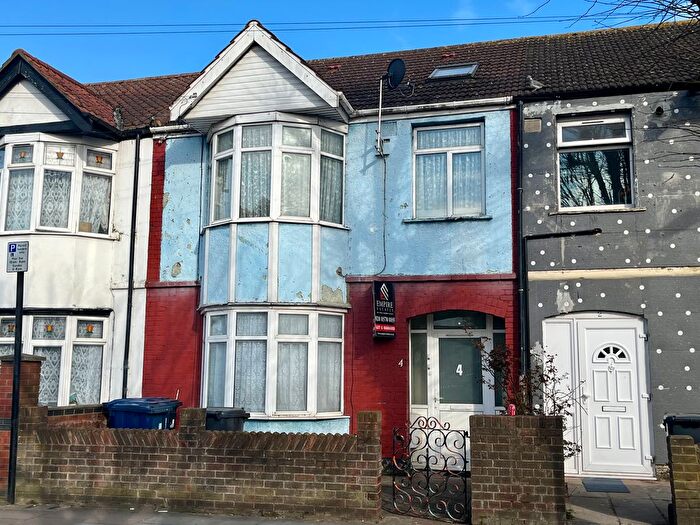 Studio To Rent In Lancaster Road, Southall, UB1